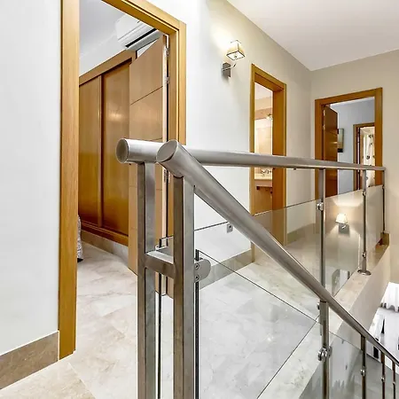 Townhouse 2 Bedrooms On The First Line Сasa de vacaciones *